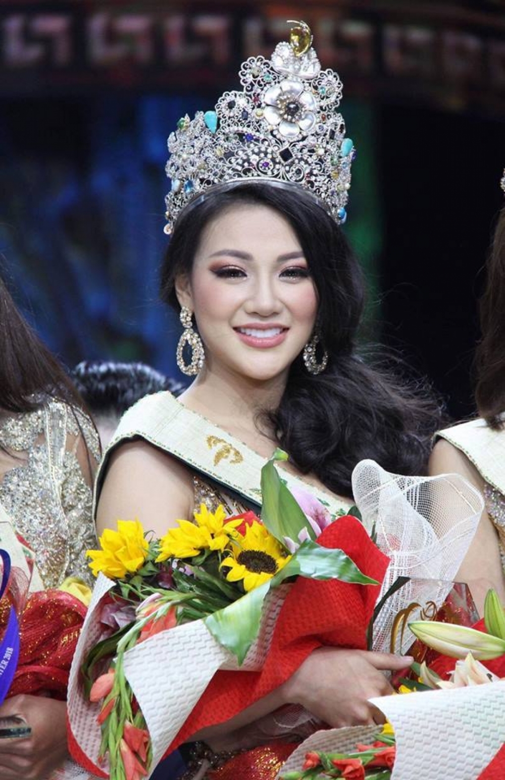 Những nàng hậu Việt “kém nổi” trong nước nhưng đăng quang trên đấu trường quốc tế