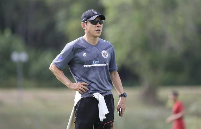 HLV Shin Tae Yong 'doạ' &ocirc;ng Troussier: Indonesia c&oacute; 80% đi tiếp Ảnh 1