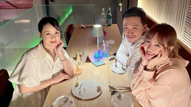 Sam đi ăn với vợ chồng Trấn Thành, phản ứng ra sao khi netizen "réo tên" ông xã?