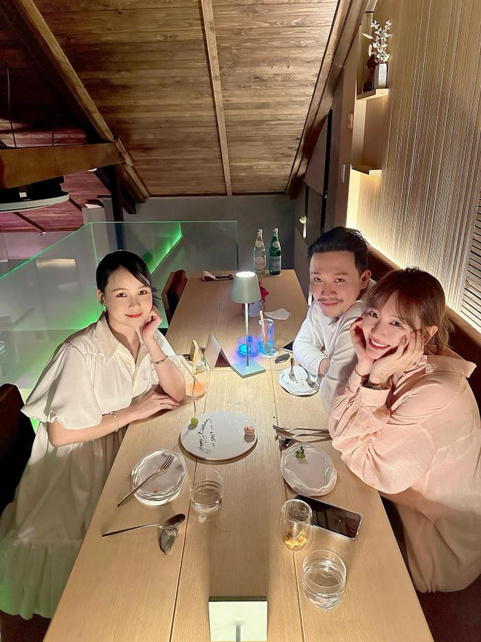 Sam đi ăn với vợ chồng Trấn Thành, phản ứng ra sao khi netizen "réo tên" ông xã?