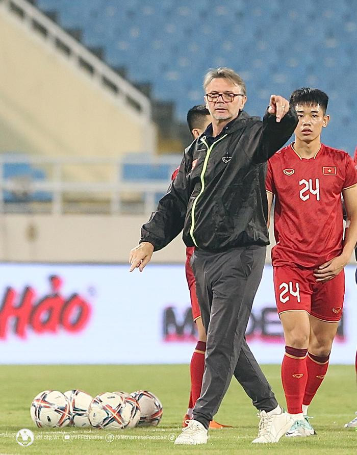 Đừng vội dự đoán HLV Troussier sẽ có đoạn kết buồn với tuyển Việt Nam