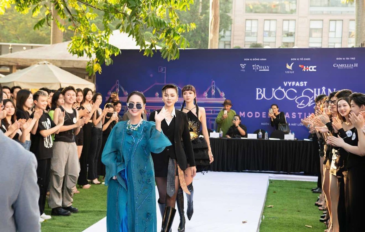 Bùi Thanh Hương tuyển chọn người mẫu cho “Bước chân di sản 2024” Bùi Thanh Hương tuyển chọn người mẫu cho “Bước chân di sản 2024”