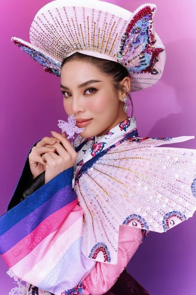 Xem Kỳ Duyên trình diễn trang phục dân tộc tại bán kết Miss Universe 2024