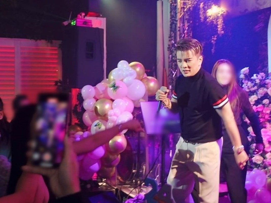Đàm Vĩnh Hưng liên tiếp nhận show ở Mỹ giữa ồn ào cấm diễn Đàm Vĩnh Hưng liên tiếp nhận show ở Mỹ giữa ồn ào cấm diễn
