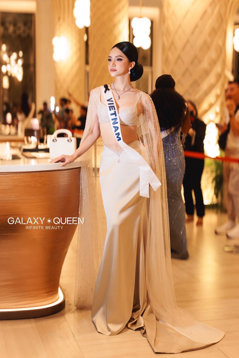 Hương Giang ghi điểm tuyệt đối với loạt trang phục ấn tượng tại Miss Universe Hương Giang ghi điểm tuyệt đối với loạt trang phục ấn tượng tại Miss Universe