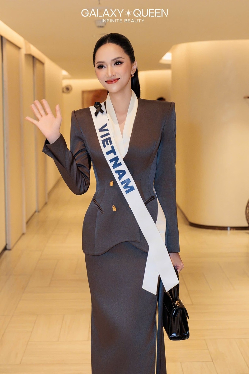 Hương Giang ghi điểm tuyệt đối với loạt trang phục ấn tượng tại Miss Universe Hương Giang ghi điểm tuyệt đối với loạt trang phục ấn tượng tại Miss Universe