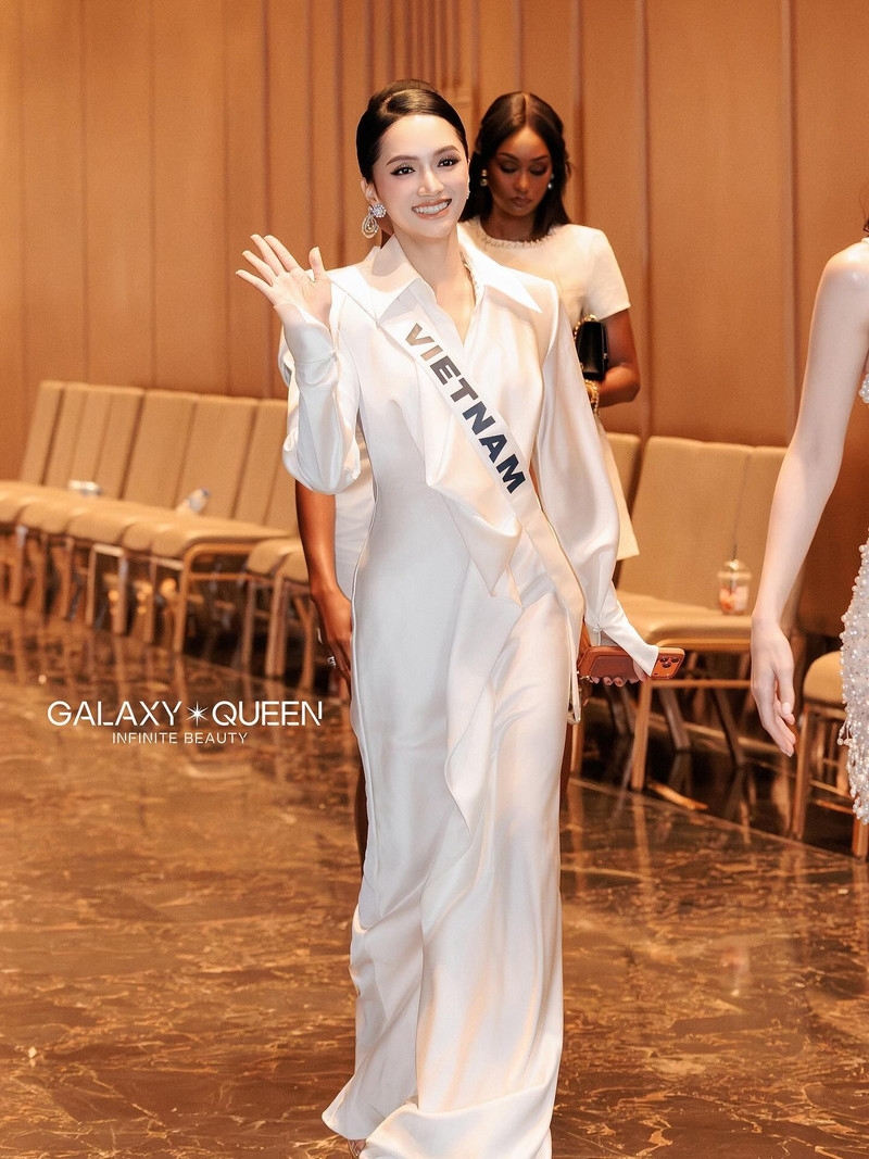 Hương Giang ghi điểm tuyệt đối với loạt trang phục ấn tượng tại Miss Universe Hương Giang ghi điểm tuyệt đối với loạt trang phục ấn tượng tại Miss Universe