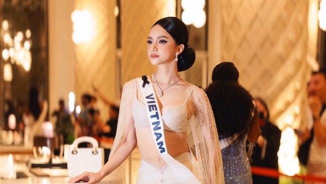 Hương Giang ghi điểm tuyệt đối với loạt trang phục ấn tượng tại Miss Universe