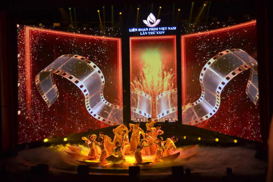 Phim "Mưa đỏ" thắng lớn tại Liên hoan Phim Việt Nam lần thứ 24