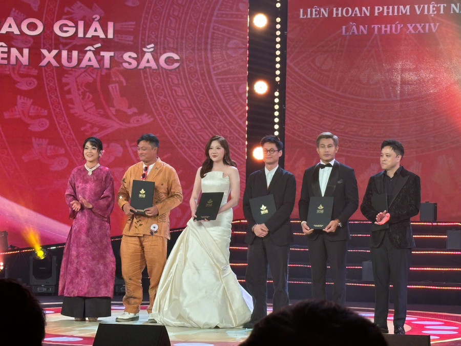 Phim "Mưa đỏ" thắng lớn tại Liên hoan Phim Việt Nam lần thứ 24