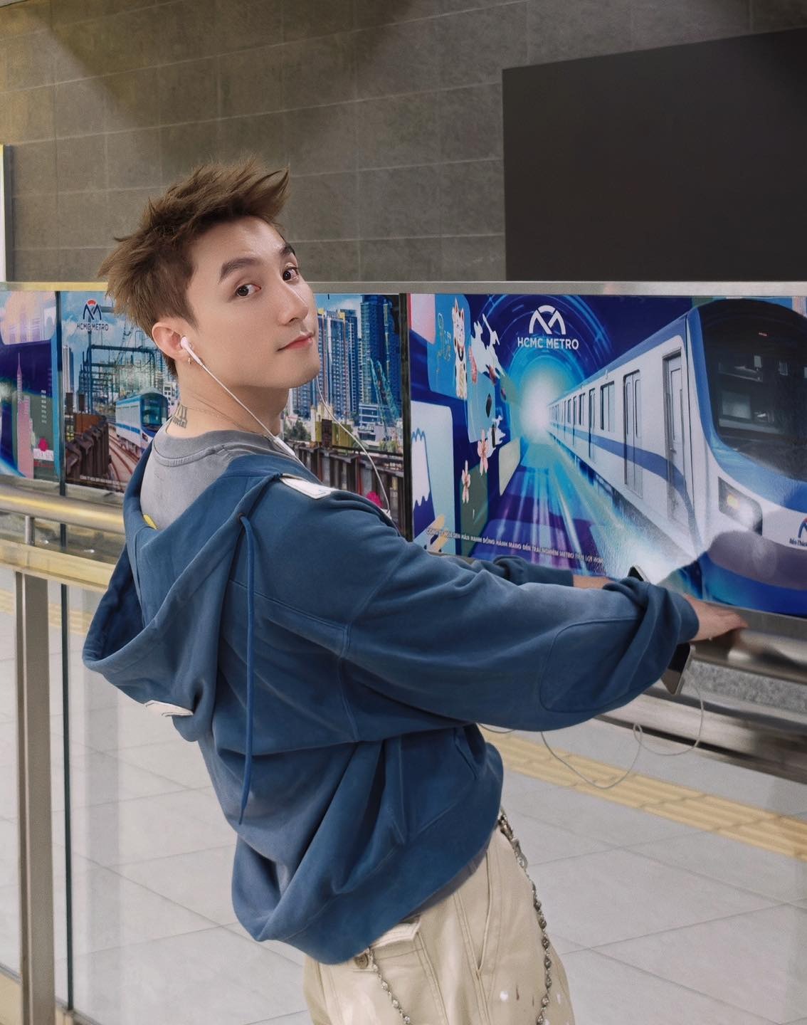 Sơn Tùng M-TP ủng hộ người dân vùng lũ Sơn Tùng M-TP ủng hộ người dân vùng lũ