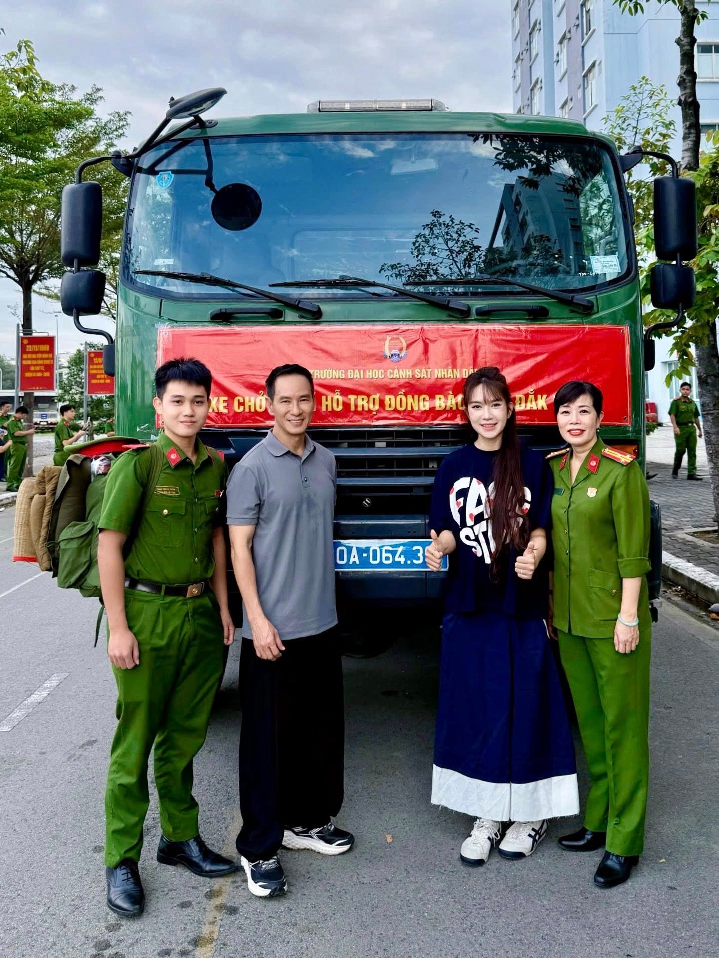 Sơn Tùng M-TP ủng hộ người dân vùng lũ Sơn Tùng M-TP ủng hộ người dân vùng lũ