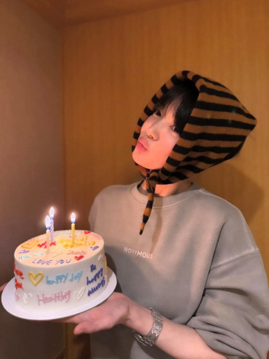 Song Hye Kyo gây bất ngờ, công khai món quà đặc biệt từ "tình tin đồn" Suzy? Song Hye Kyo gây bất ngờ, công khai món quà đặc biệt từ "tình tin đồn" Suzy?