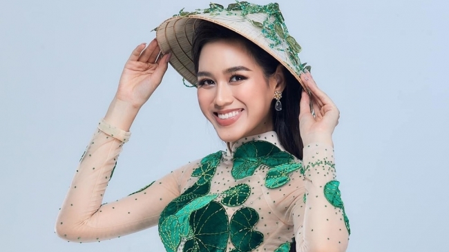 Đỗ Thị Hà tự tin diện "áo dài rau má" thi Miss World 2021