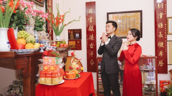 Lương Xuân Trường có phản ứng bất ngờ khi được chúc 'trăm năm hạnh phúc' với vợ