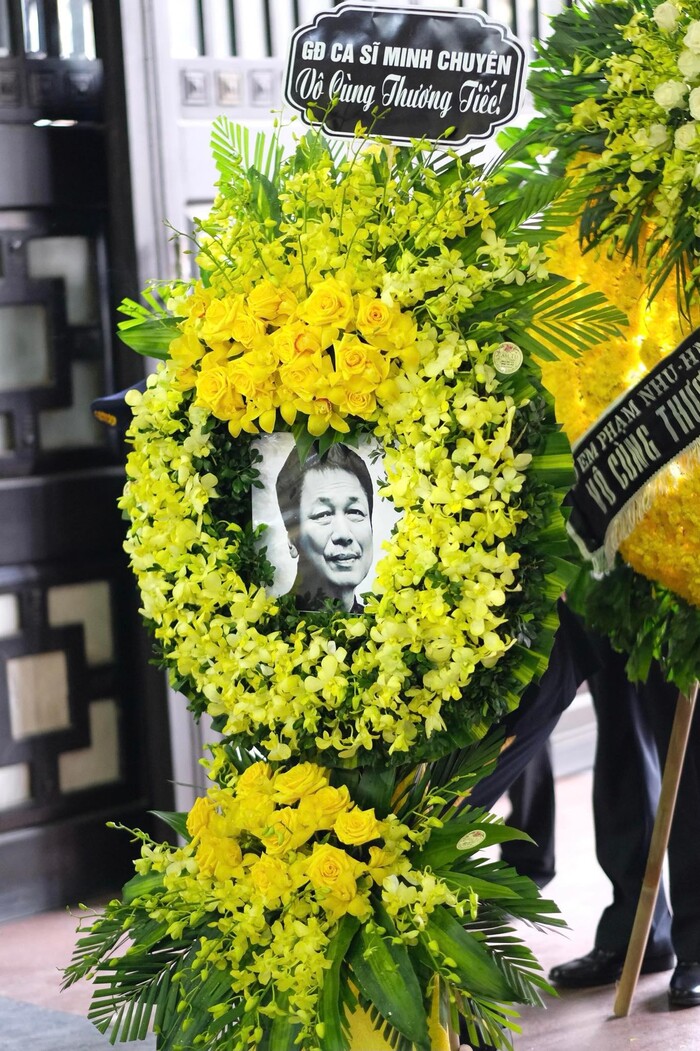 Đám tang nhạc sĩ Phú Quang: Không khí trầm buồn, Tùng Dương, Thanh Lam bật khóc đưa tiễn