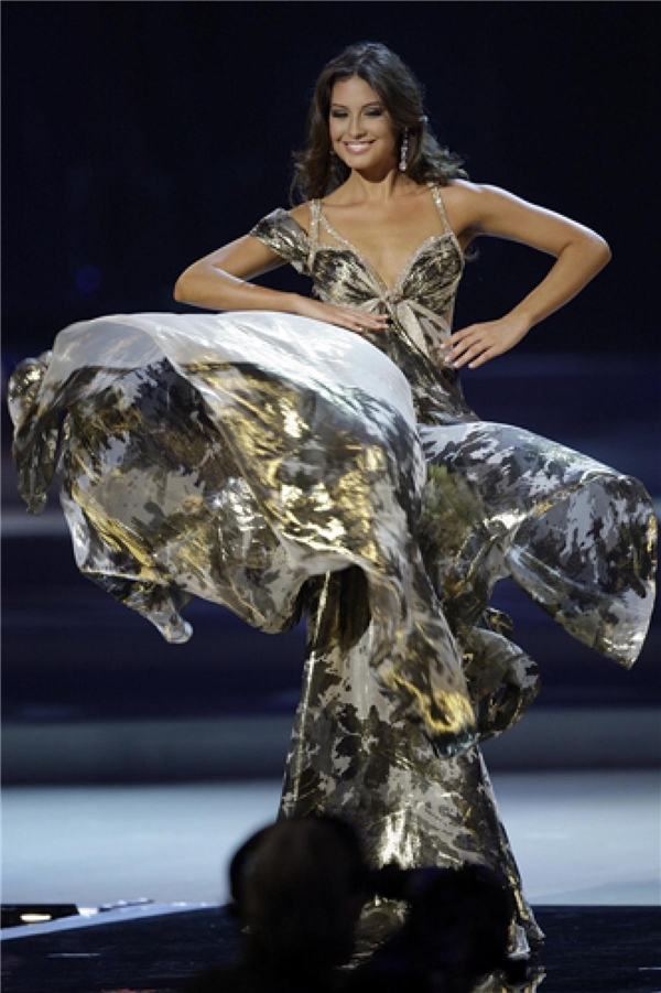 Những cú xoay váy tạo nên "dấu ấn" của các thí sinh tại Miss Universe