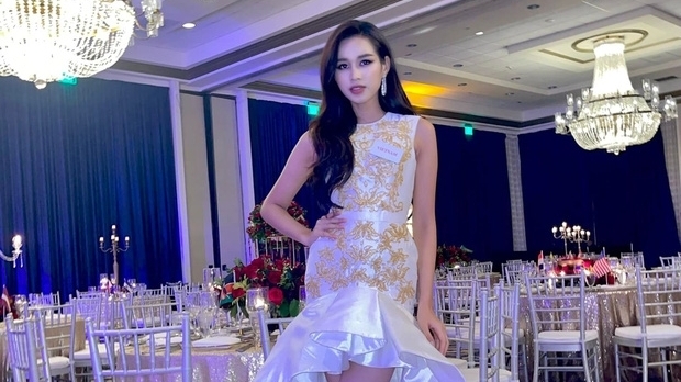 Sao Việt ngày 15/12: Đỗ Thị Hà mang trang sức giá trị 103 triệu đấu giá từ thiện