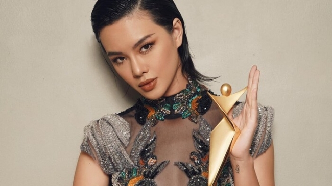 Người mẫu Hà Kino vinh dự đoạt cúp Model Star Awards