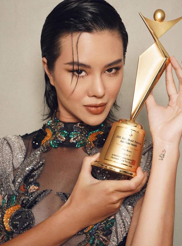 Người mẫu Hà Kino vinh dự đoạt cúp Model Star Awards