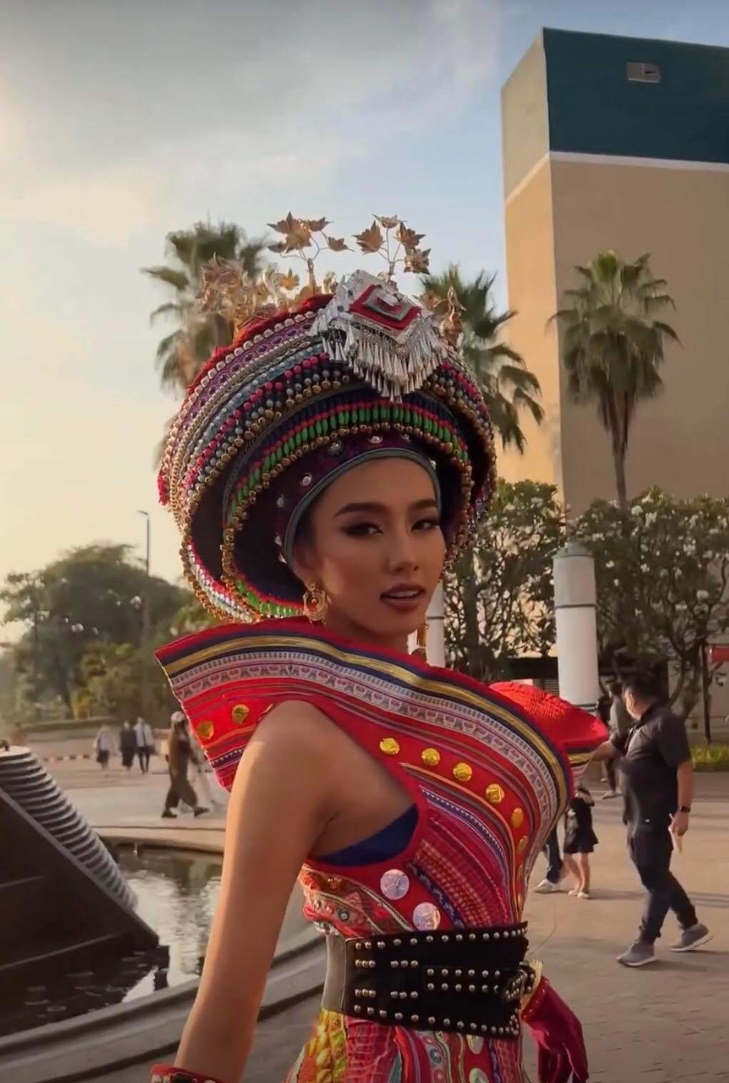 Ngất ngây visual "cực đỉnh" của Thùy Tiên khi lần đầu diện trang phục dân tộc Thái Lan