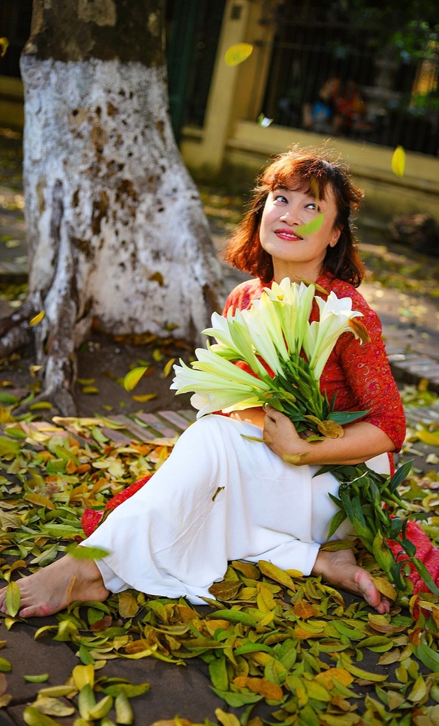 Sao Việt ngày 27/12: Hình ảnh trẻ trung ngoài đời của bà Bích "Hương vị tình thân"