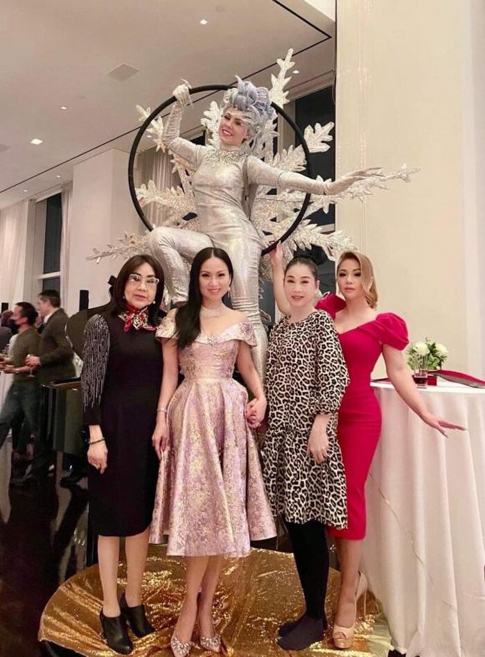 Minh Tuyết thăm dinh thự triệu đô của Hà Phương, nhìn cơ ngơi ai cũng choáng ngợp Minh Tuyết thăm dinh thự triệu đô của Hà Phương, nhìn cơ ngơi ai cũng choáng ngợp