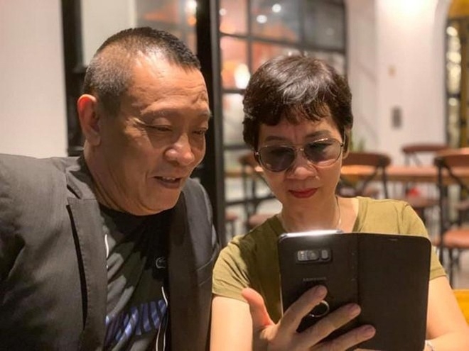 Sao Việt ngày 28/12: Người vợ kín tiếng luôn đồng hành cùng MC Lại Văn Sâm