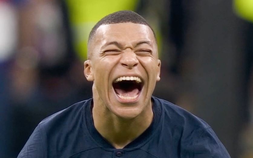 Phản ứng của Mbappe khi Kane đá hỏng phạt đền