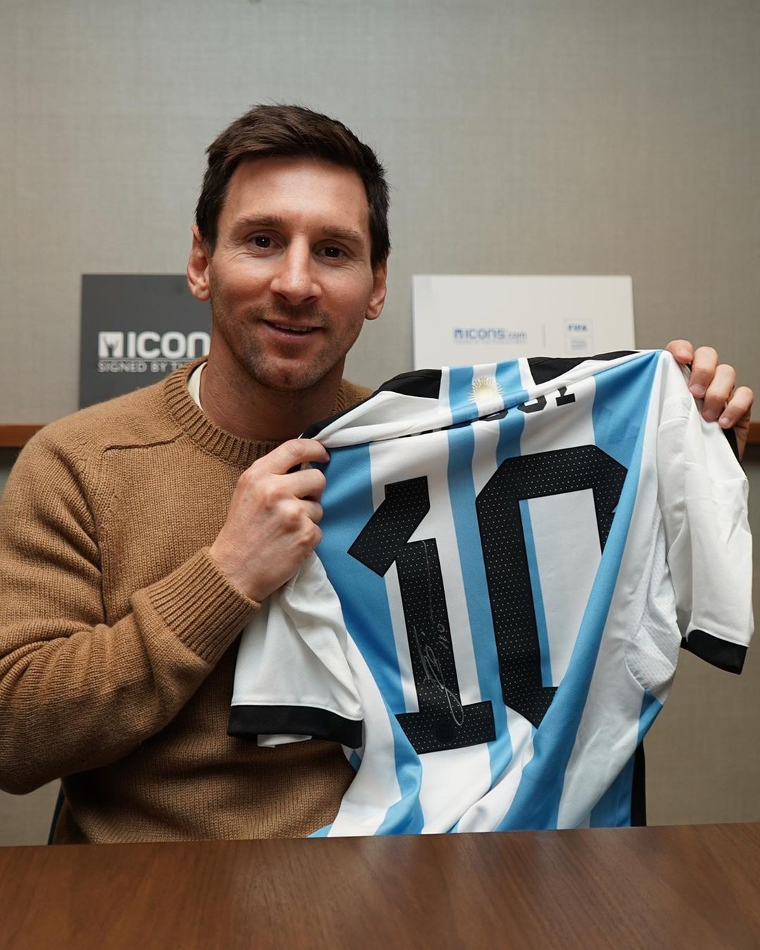 Messi kiếm bộn tiền nhờ ngành thời trang