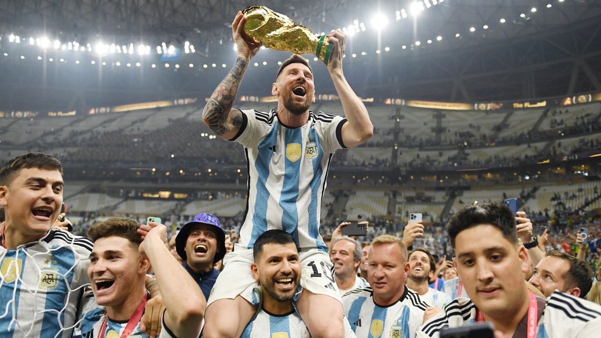 Messi kiếm bộn tiền nhờ ngành thời trang