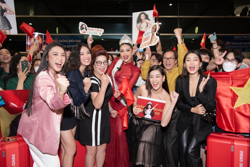 Ngọc Châu đến Mỹ thi Hoa hậu Hoàn vũ 2022