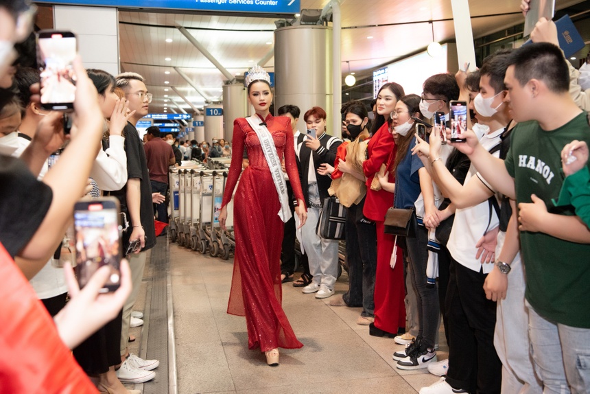 Ngọc Châu đến Mỹ thi Hoa hậu Hoàn vũ 2022
