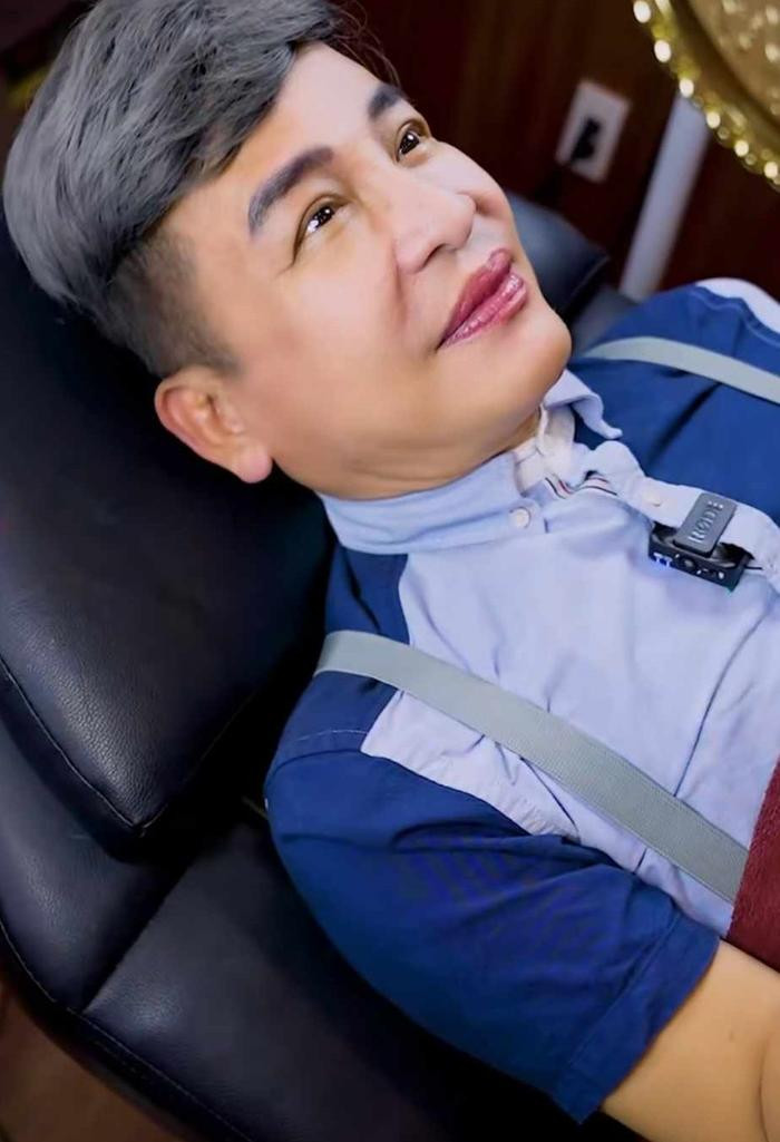 MC Thanh Bạch lạ lẫm sau khi c&ocirc;ng khai 't&acirc;n trang' vẻ ngo&agrave;i ở tuổi U70, 'dặm lại' 2 chỗ để trẻ hơn Ảnh 2