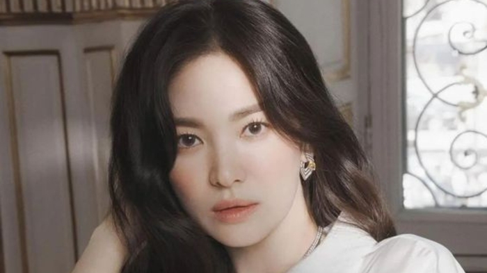 Hé lộ lý do Song Hye Kyo quyết công khai danh tính vị hôn phu ngay dịp cuối năm