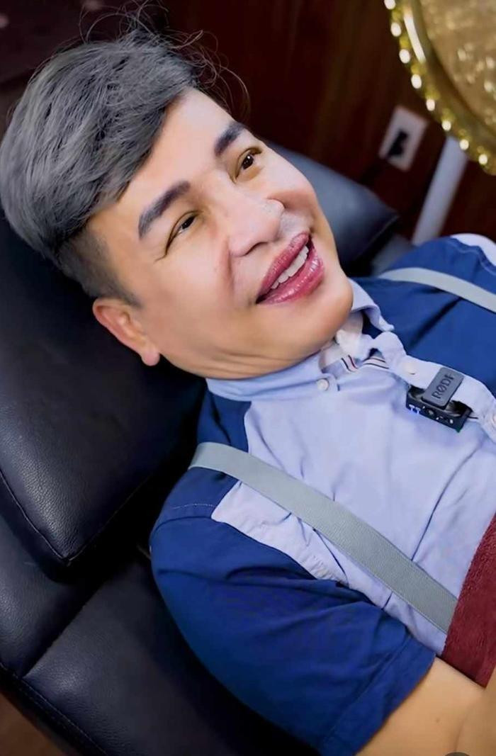 Diễn vi&ecirc;n Huỳnh Anh Tuấn U60 c&ocirc;ng khai 't&acirc;n trang' vẻ ngo&agrave;i, kết quả ra sao so với MC Thanh Bạch? Ảnh 6