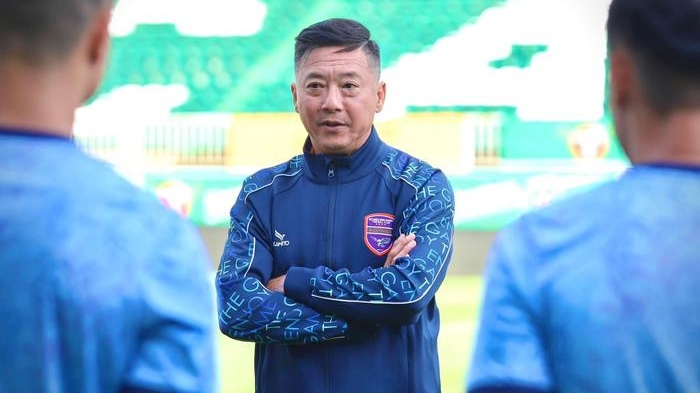 HLV Lê Huỳnh Đức đấu trí HLV Popov