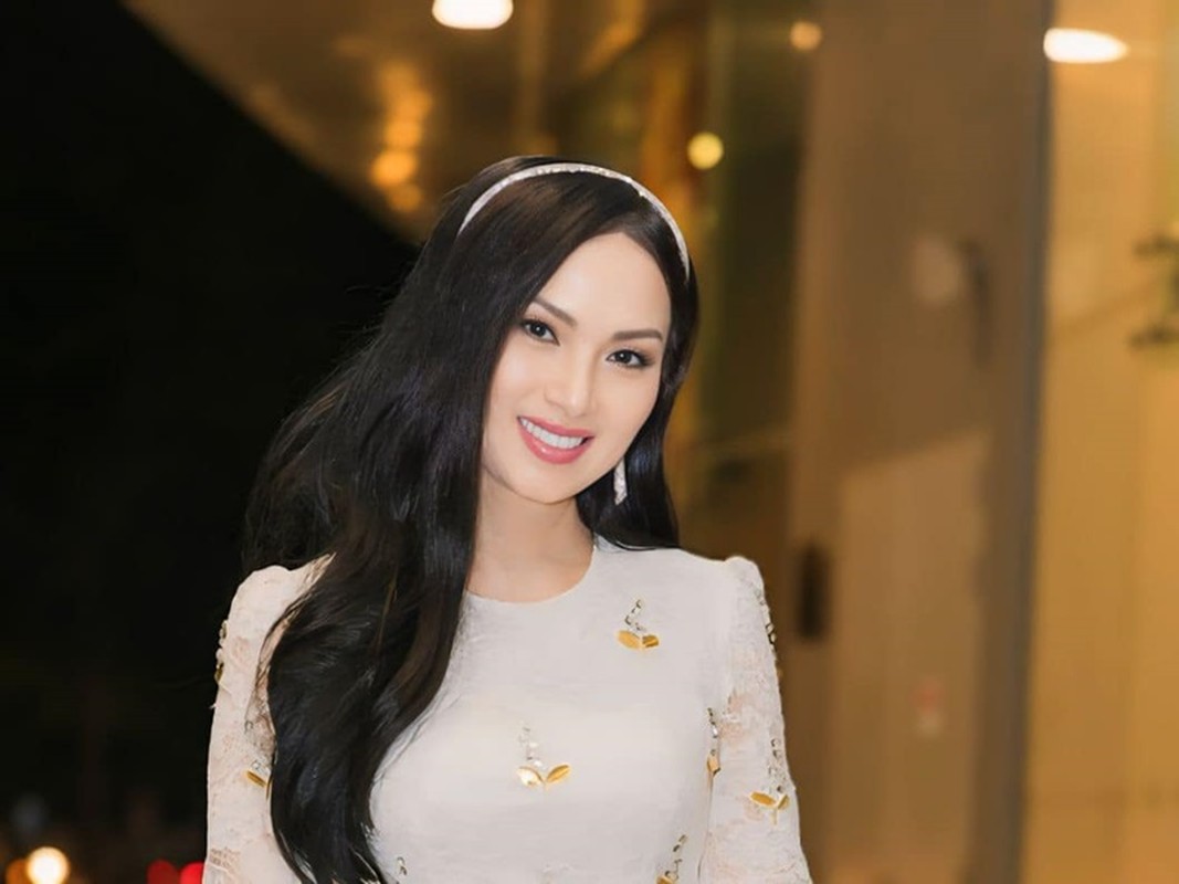 Hôn nhân hơn 2 thập kỷ của Hà Phương và tỷ phú Chính Chu Hôn nhân hơn 2 thập kỷ của Hà Phương và tỷ phú Chính Chu