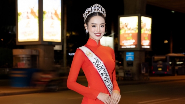 Á hậu 3 Miss Intercontinental 2024 Khánh Linh rạng rỡ về nước