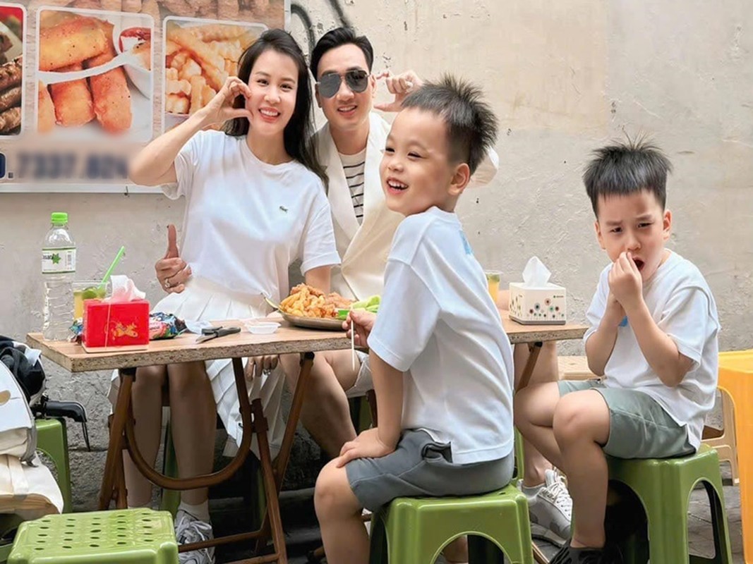 MC Thành Trung và vợ “trốn con” đi du lịch