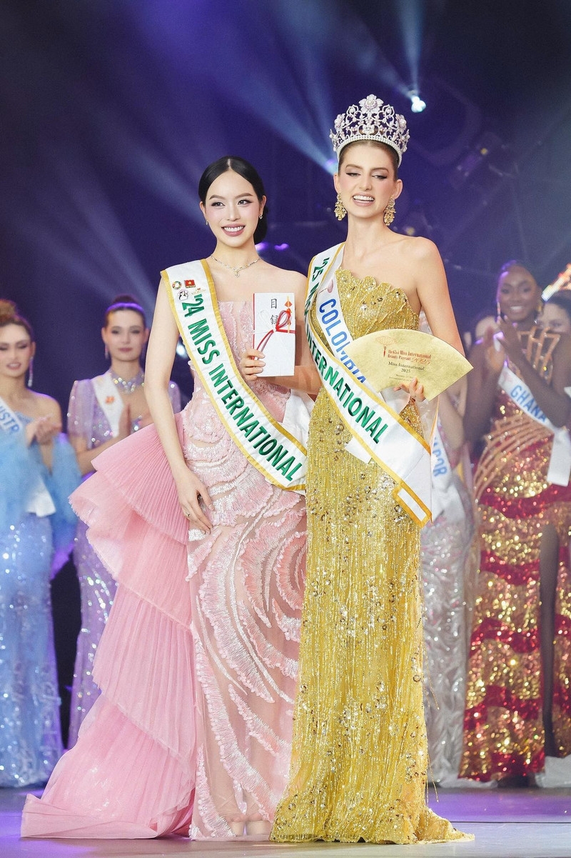 Bùng nổ nhan sắc, Thanh Thủy tự tin 'cân đẹp' loạt Hoa hậu Quốc tế Bùng nổ nhan sắc, Thanh Thủy tự tin 'cân đẹp' loạt Hoa hậu Quốc tế