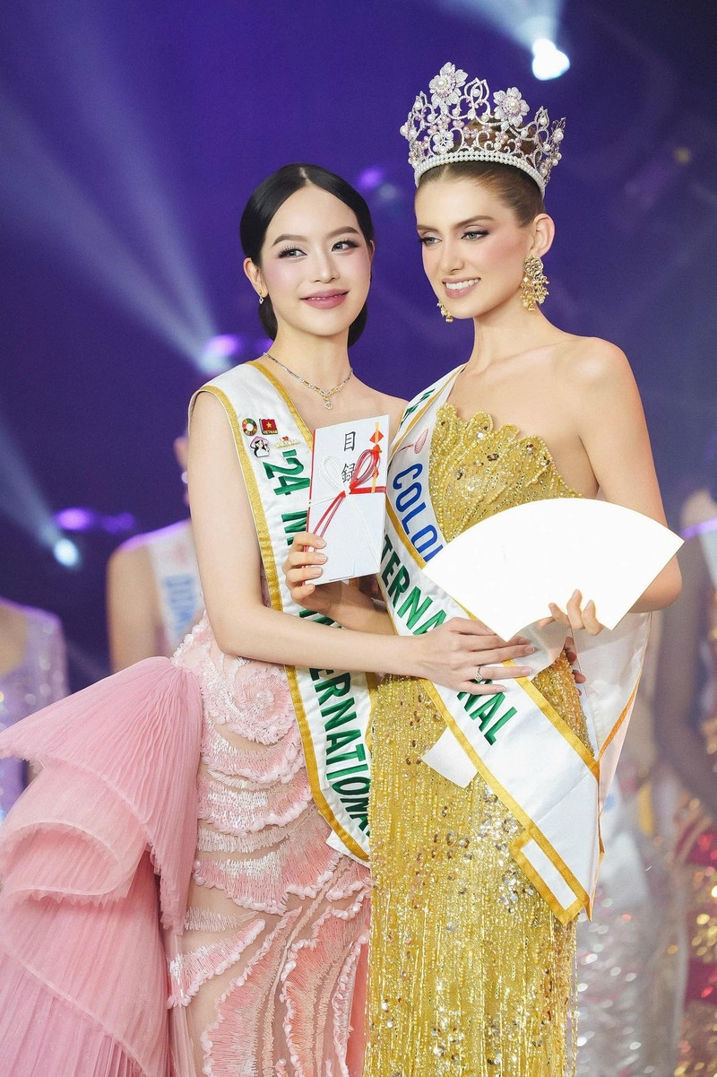 Bùng nổ nhan sắc, Thanh Thủy tự tin 'cân đẹp' loạt Hoa hậu Quốc tế Bùng nổ nhan sắc, Thanh Thủy tự tin 'cân đẹp' loạt Hoa hậu Quốc tế