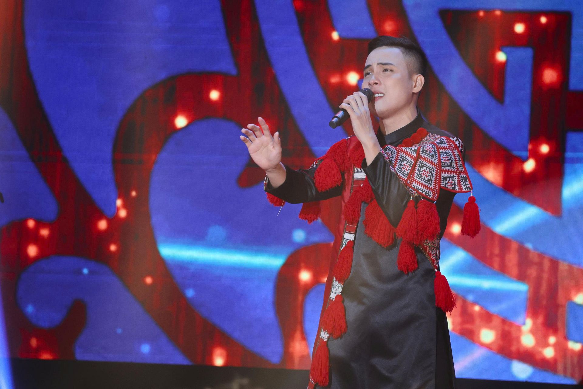 Chuyên gia AI giành ngôi Quán quân Tiếng hát Việt Toàn cầu 2025 Chuyên gia AI giành ngôi Quán quân Tiếng hát Việt Toàn cầu 2025