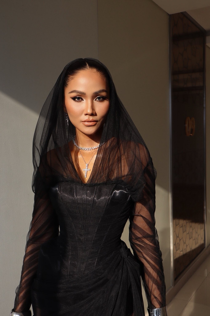 H'Hen Niê tái xuất ấn tượng sau gần 3 tháng sinh nở, đẹp rạng rỡ đến khó tin H'Hen Niê tái xuất ấn tượng sau gần 3 tháng sinh nở, đẹp rạng rỡ đến khó tin