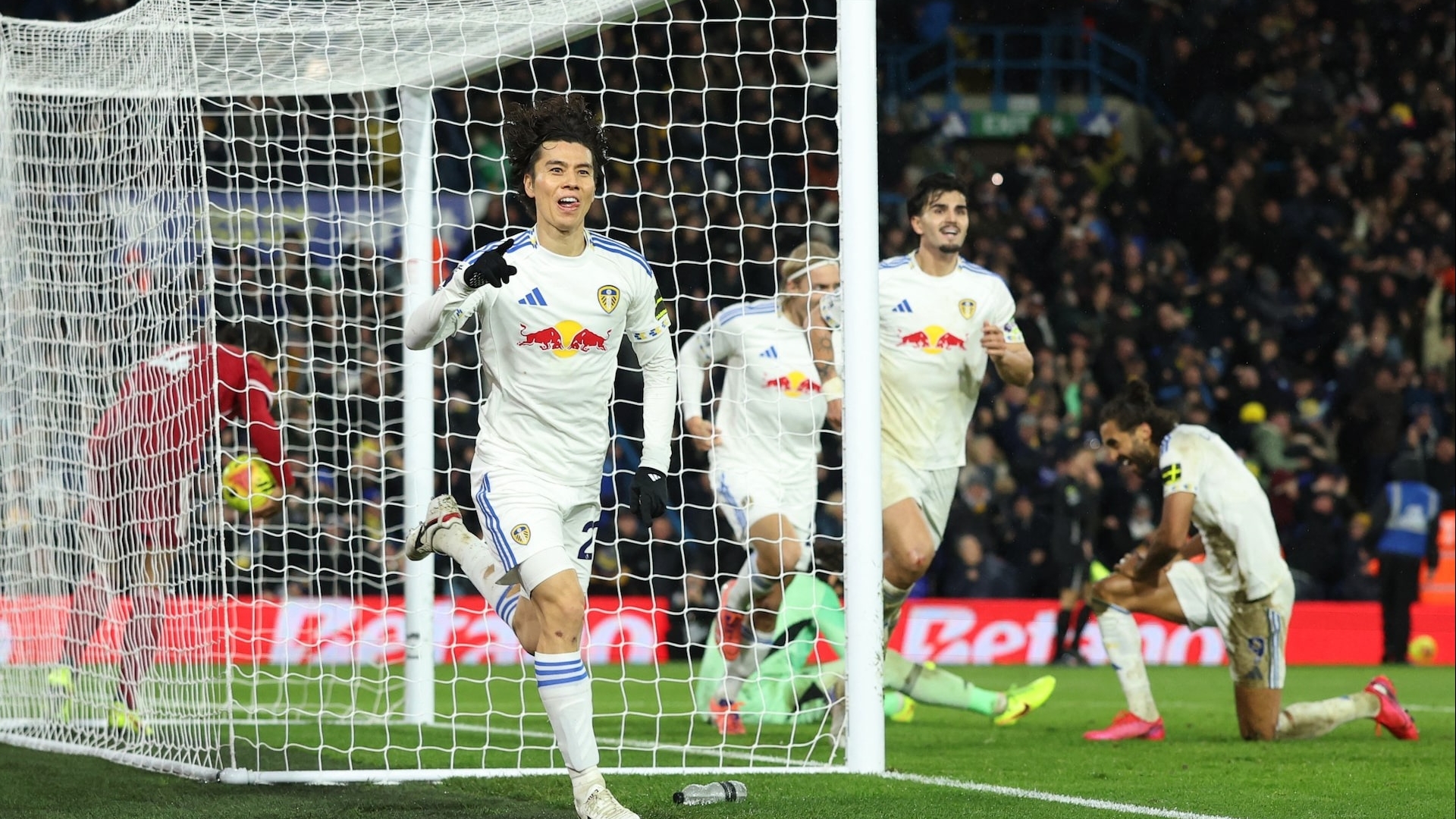 Liverpool lại rơi điểm vì thủng lưới cuối trận