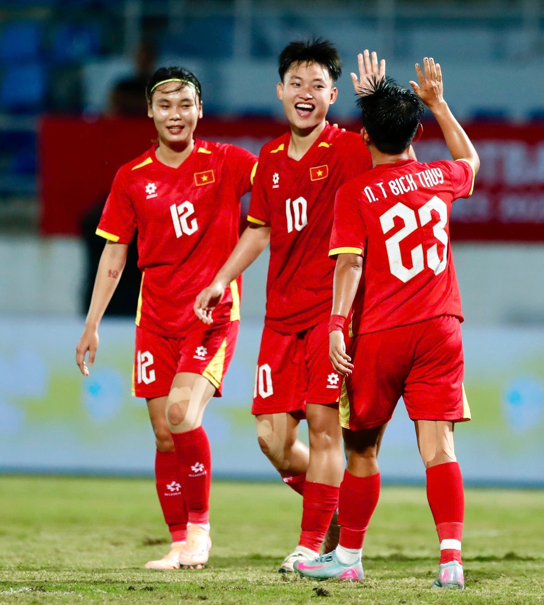 Đội tuyển nữ Việt Nam thắng 7-0 trận ra quân SEA Games 33 Đội tuyển nữ Việt Nam thắng 7-0 trận ra quân SEA Games 33