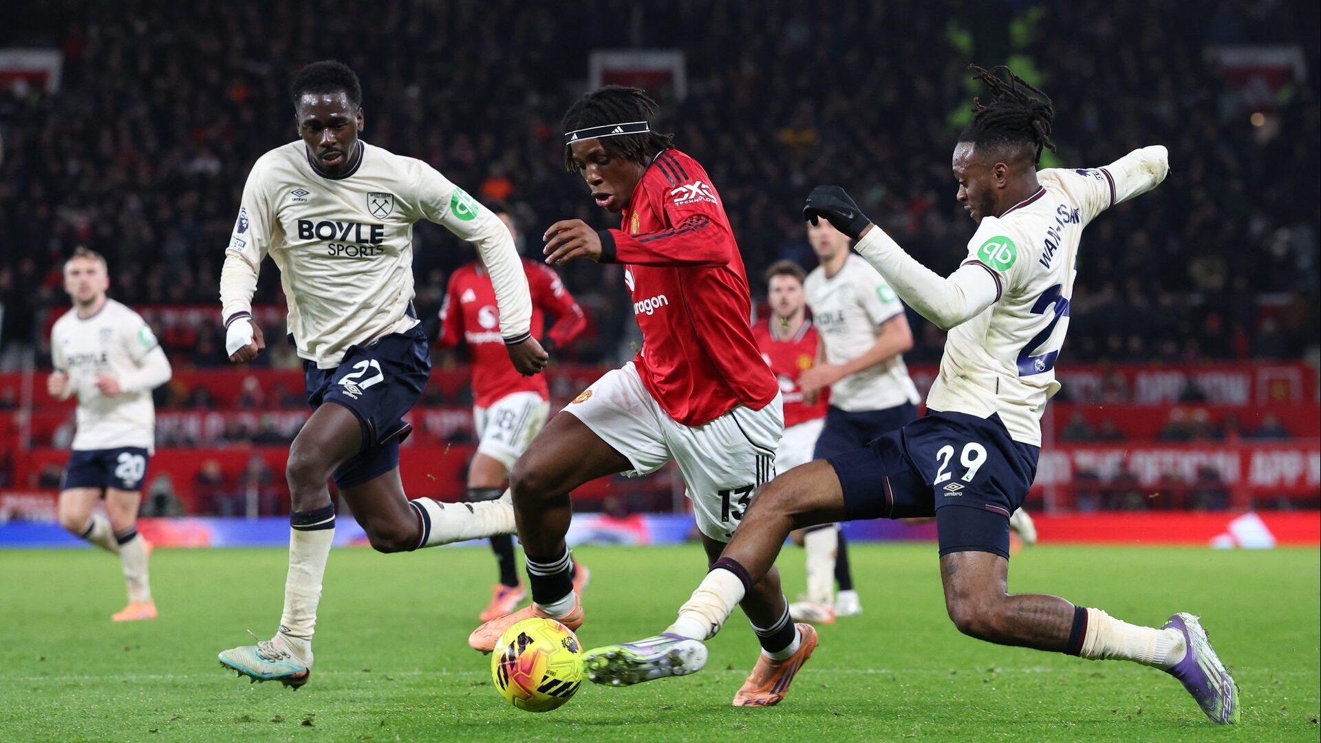 Man Utd rơi điểm trước đội nhóm cuối bảng