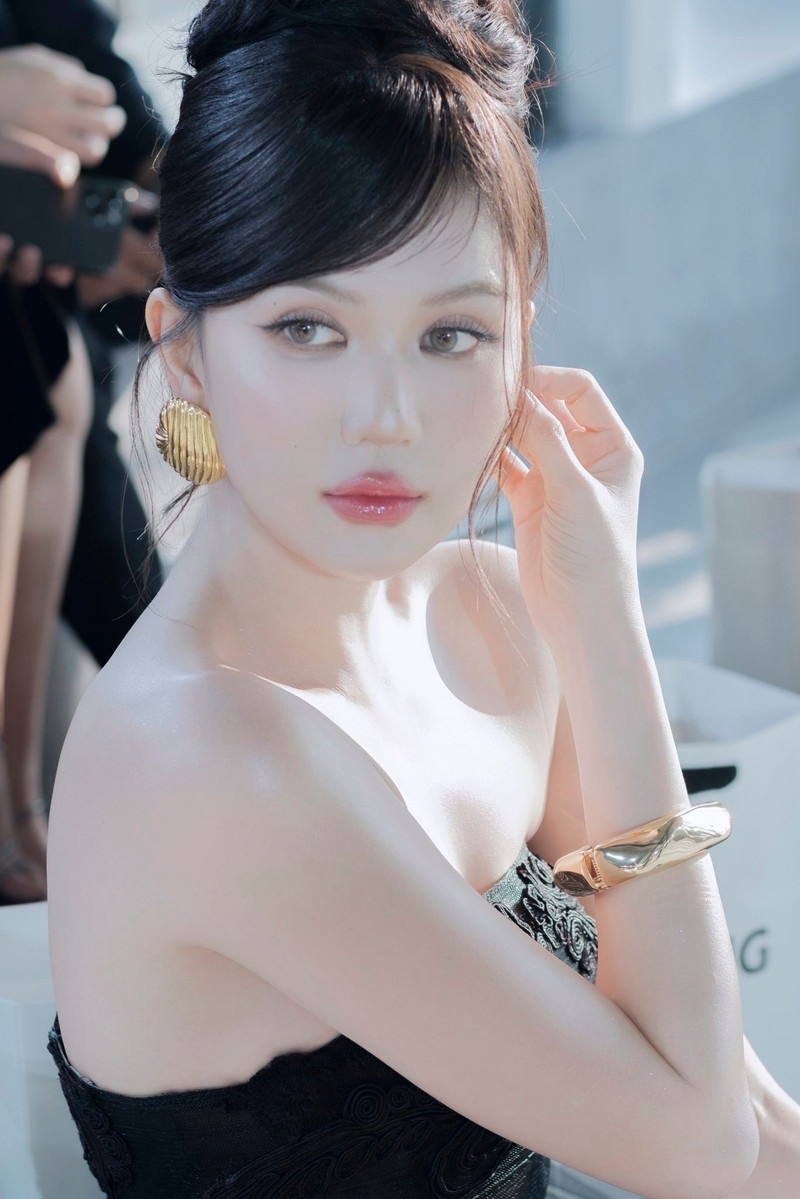 Ngọc Trinh gây bão với làn da trắng phát sáng, body cực phẩm Ngọc Trinh gây bão với làn da trắng phát sáng, body cực phẩm