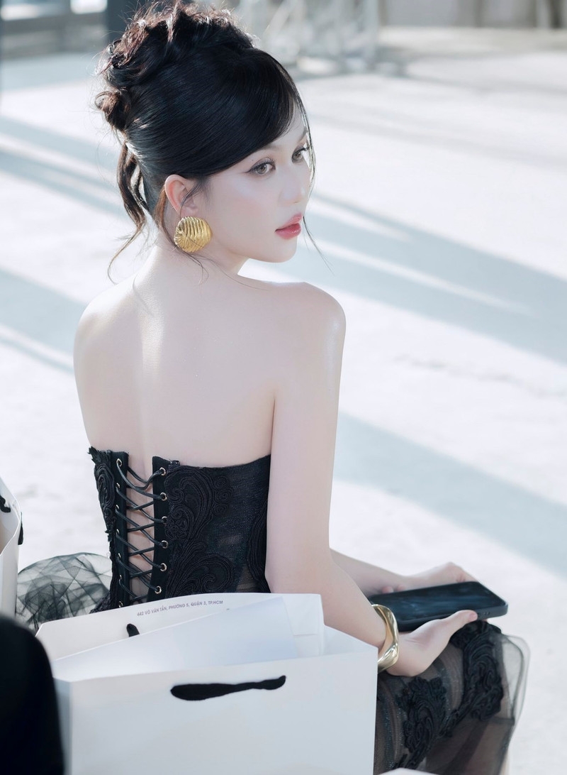 Ngọc Trinh gây bão với làn da trắng phát sáng, body cực phẩm Ngọc Trinh gây bão với làn da trắng phát sáng, body cực phẩm