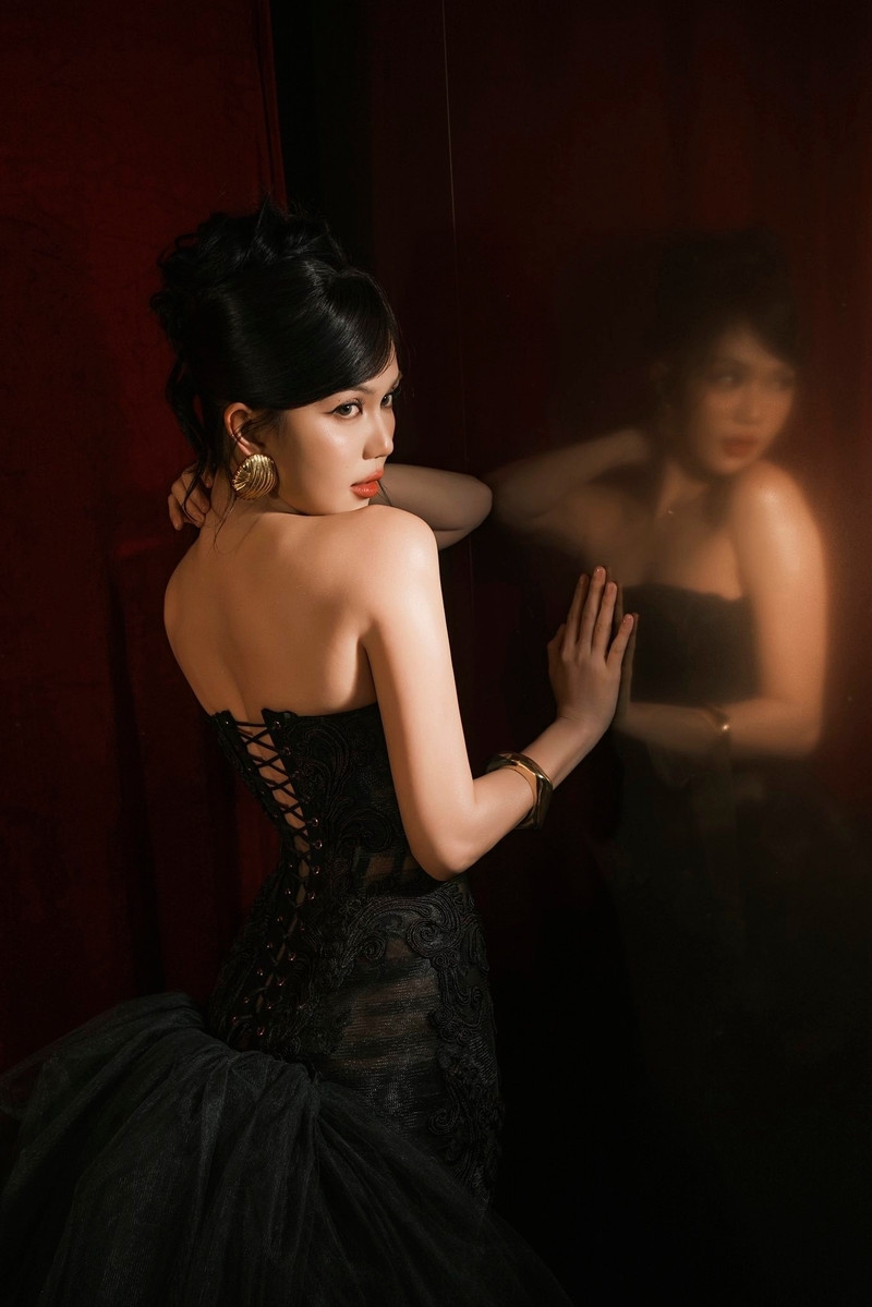 Ngọc Trinh gây bão với làn da trắng phát sáng, body cực phẩm Ngọc Trinh gây bão với làn da trắng phát sáng, body cực phẩm